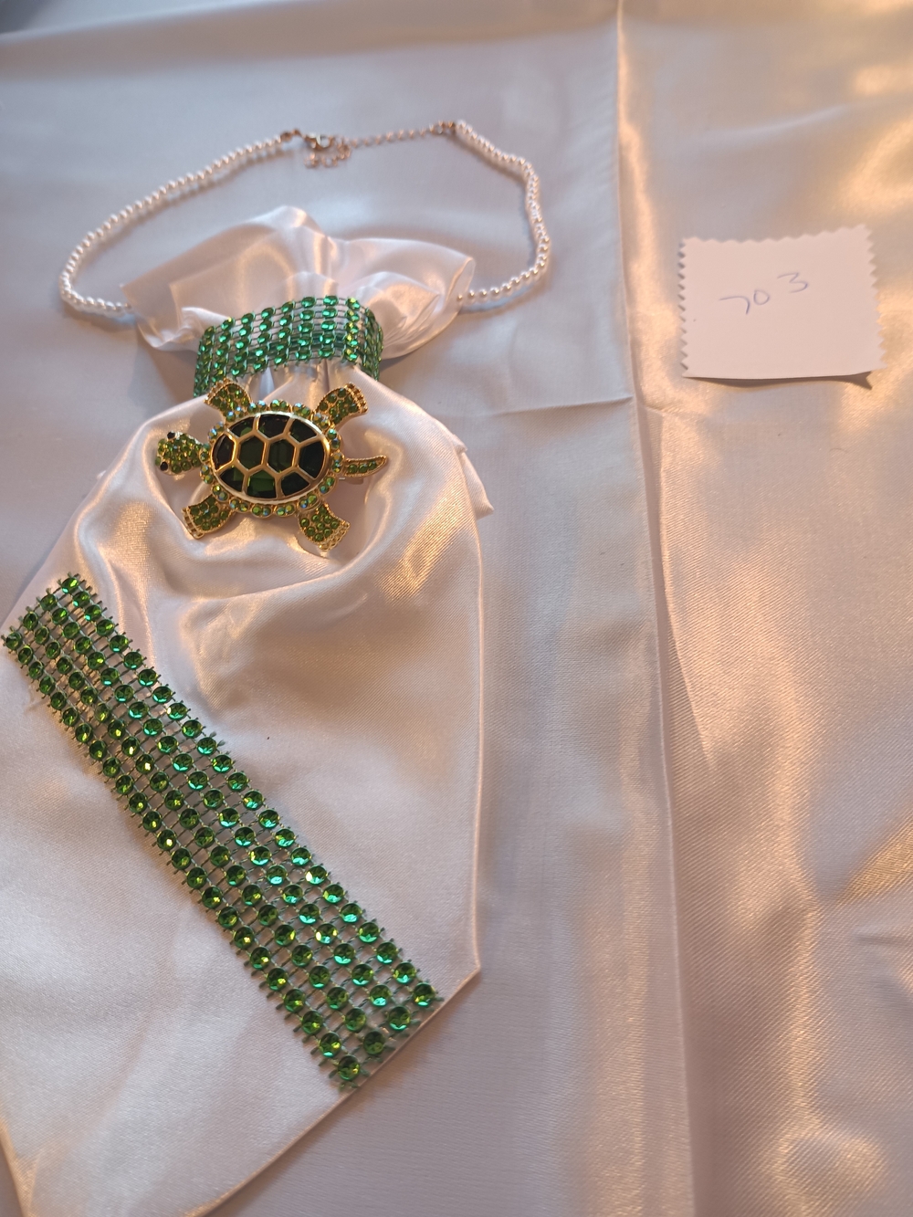 Green Crystal Turtle Brooch with Matching Cuff - Picture 3 of 6